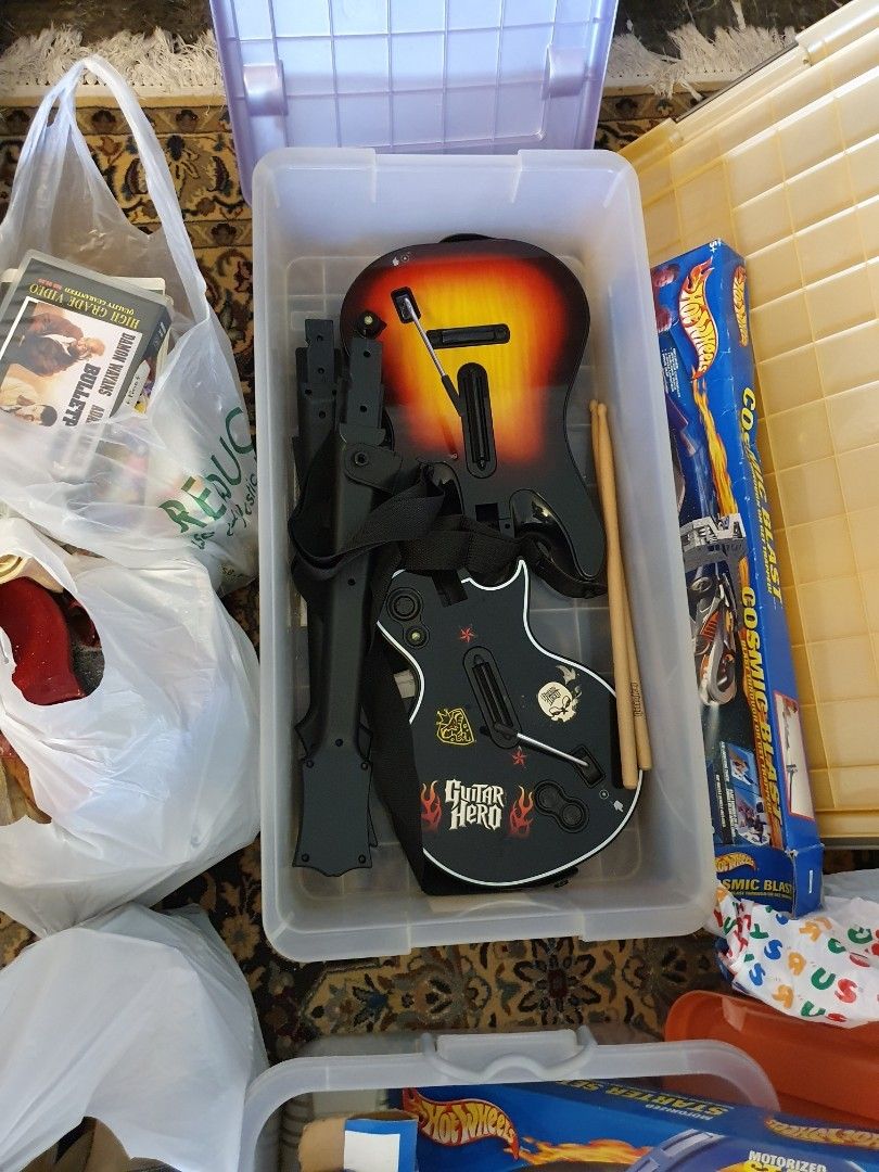 GUITAR HERO & DRUM SET & DRUMSTICKS XBOX, Hobbies & Toys, Toys & Games