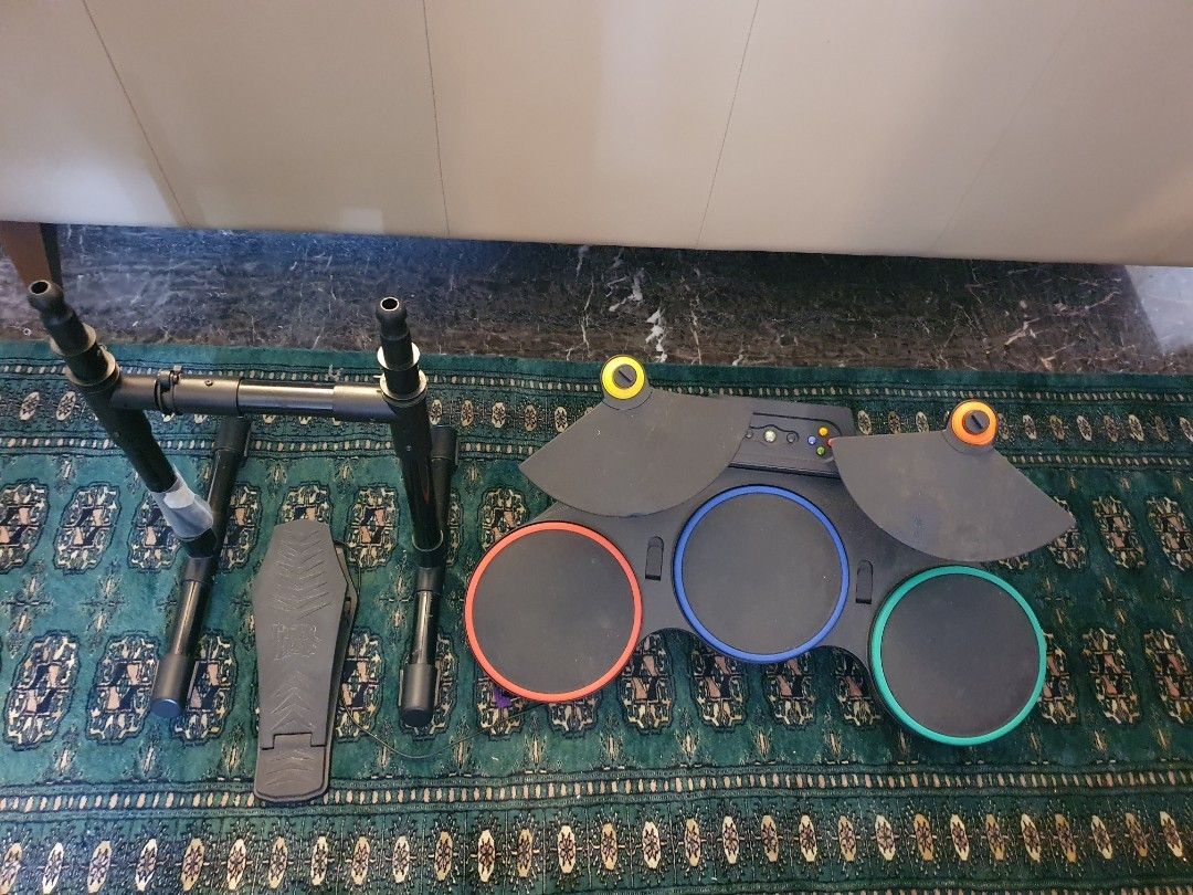 GUITAR HERO & DRUM SET & DRUMSTICKS XBOX, Hobbies & Toys, Toys & Games