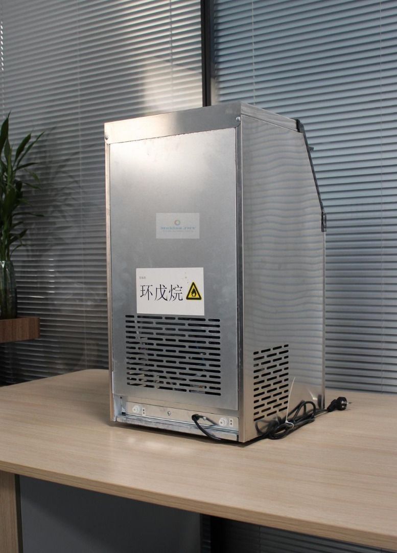 Ice Maker Machine Capacity 50kg (Category: Other Kitchen Appliances) located in Manila. Submitted by makinaryageneral.merchandise (Listing ID 1232272813, Image 3). Description: Ice production: 25kg /24h Ice storage: 11.5kg No. of ice trays: 3*8=24 cube ice Refrigerant: R290 Power: 200watts Volts: 220V~/60Hz Weight: 20.2kg Ice production: 50kg /24h Ice storage: 15kg No. of ice trays: 5*9=45 cube ice Refrigerant: R290 Power: 300watts Volts: 220V~/6