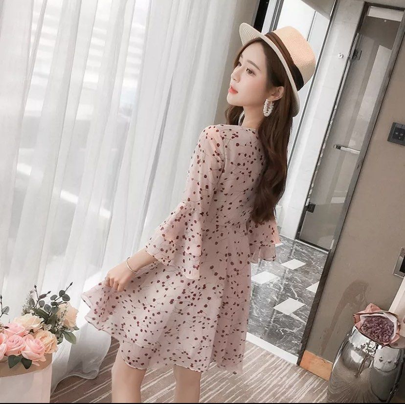 Korean Dress (Category: Dresses) located in Makati City. Submitted by decluttelling (Listing ID 1232164371, Image 3). Description: BRAND NEW WITH TAG Bought for 1k selling it for more than half the price. Size M Will entertain sure buyers since Im selling this for a cheaper price. .