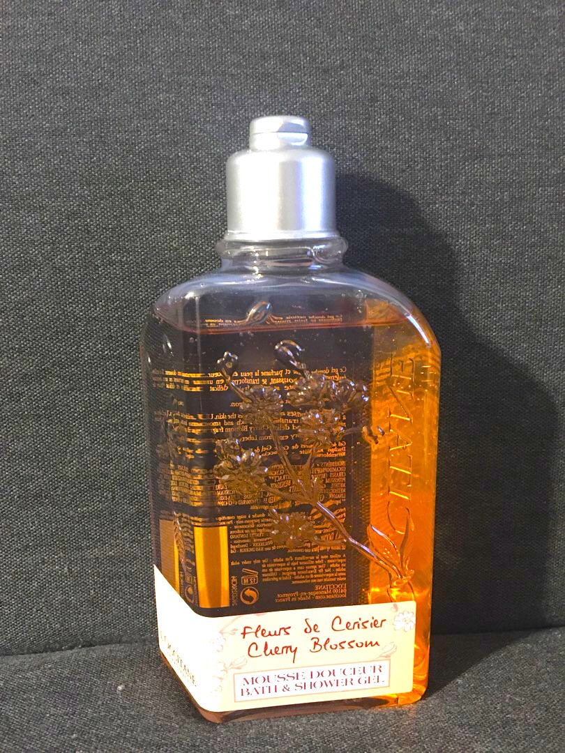 Loccitane bath & shower gel cherry blossom, 美容＆化妝品, 沐浴＆身體護理, 沐浴及身體護理