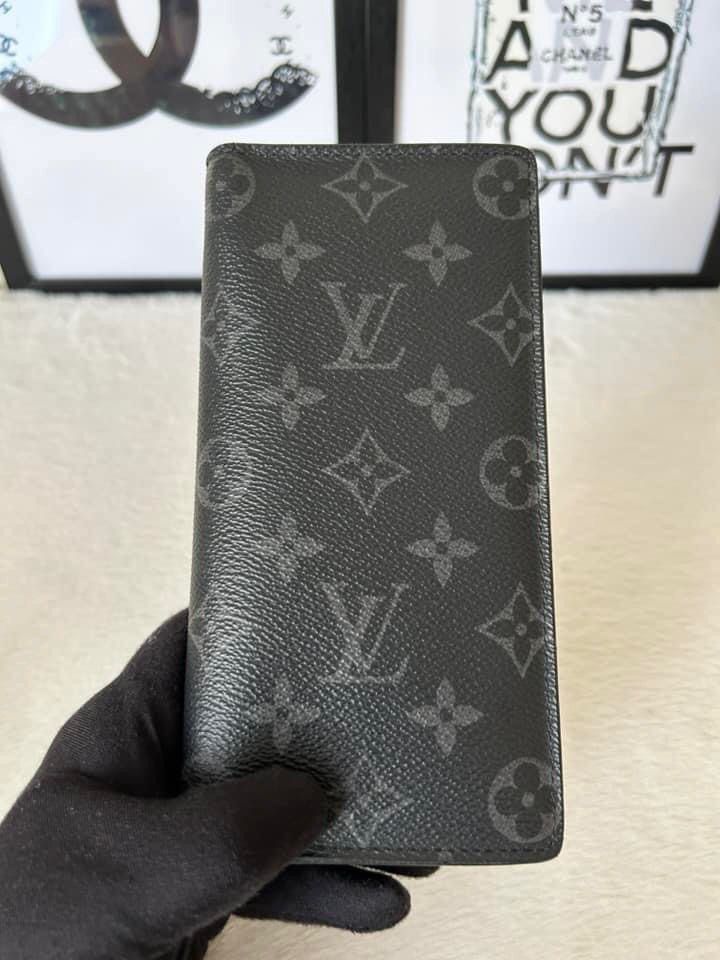 Louis Vuitton Brazza Bifold wallet (Category: Luxury Bags & Wallets) located in Manila. Submitted by bagislifeshop (Listing ID 1232202777, Image 2). Description: ▪️Louis Vuitton Brazza Bifold wallet▪️ ☑️Available in Pampanga ✅Date code: TA4106 ✅Condition: 8/10 ✅Material: Monogram eclipse coated canvas ✅Inclusions: Dust bag, receipt and photocopied receipt .