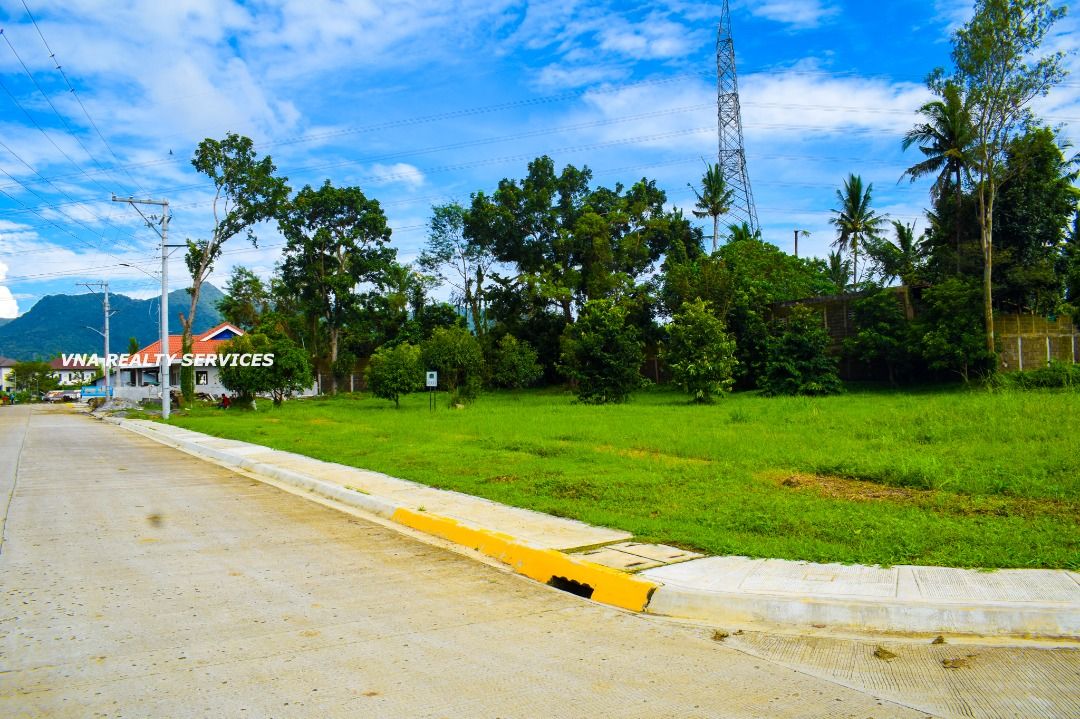 Luxuring Living at Lipa City! 704 SQM Corner Lot For Sale at Mt