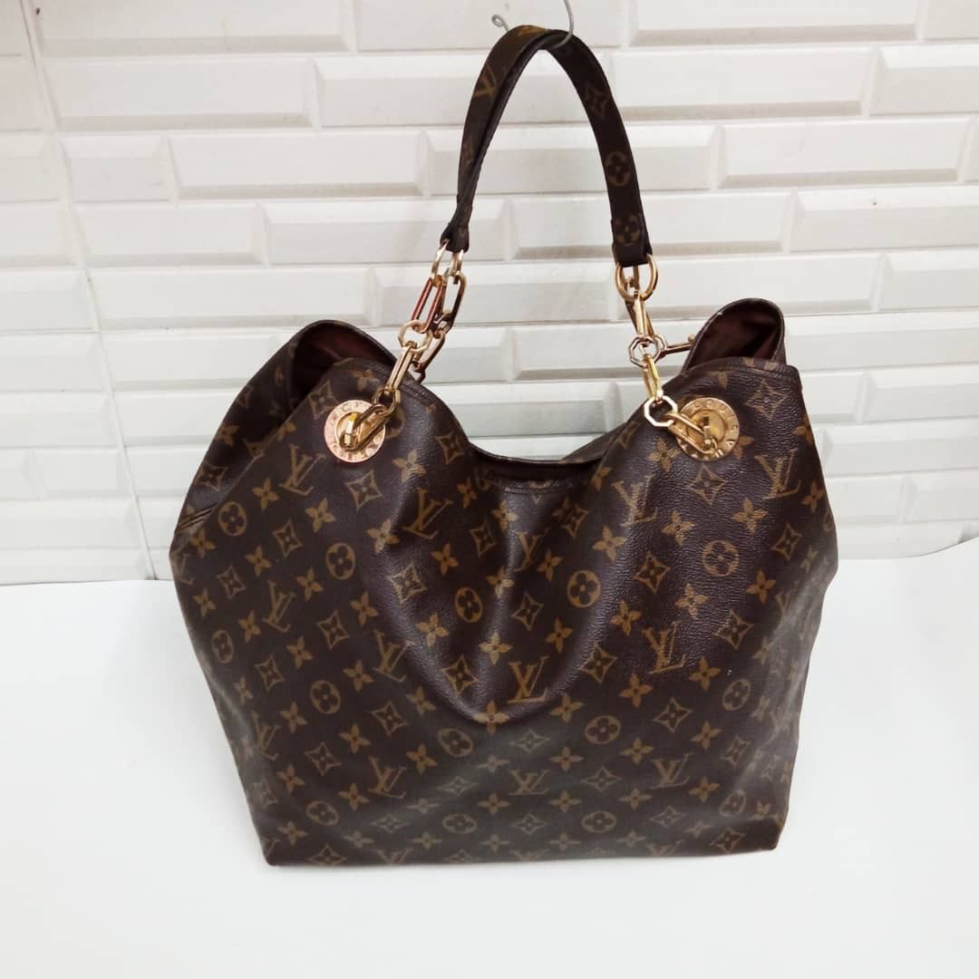 Louis Vuitton Automne-Hiver Monogram Tote Bag - Preloved(used