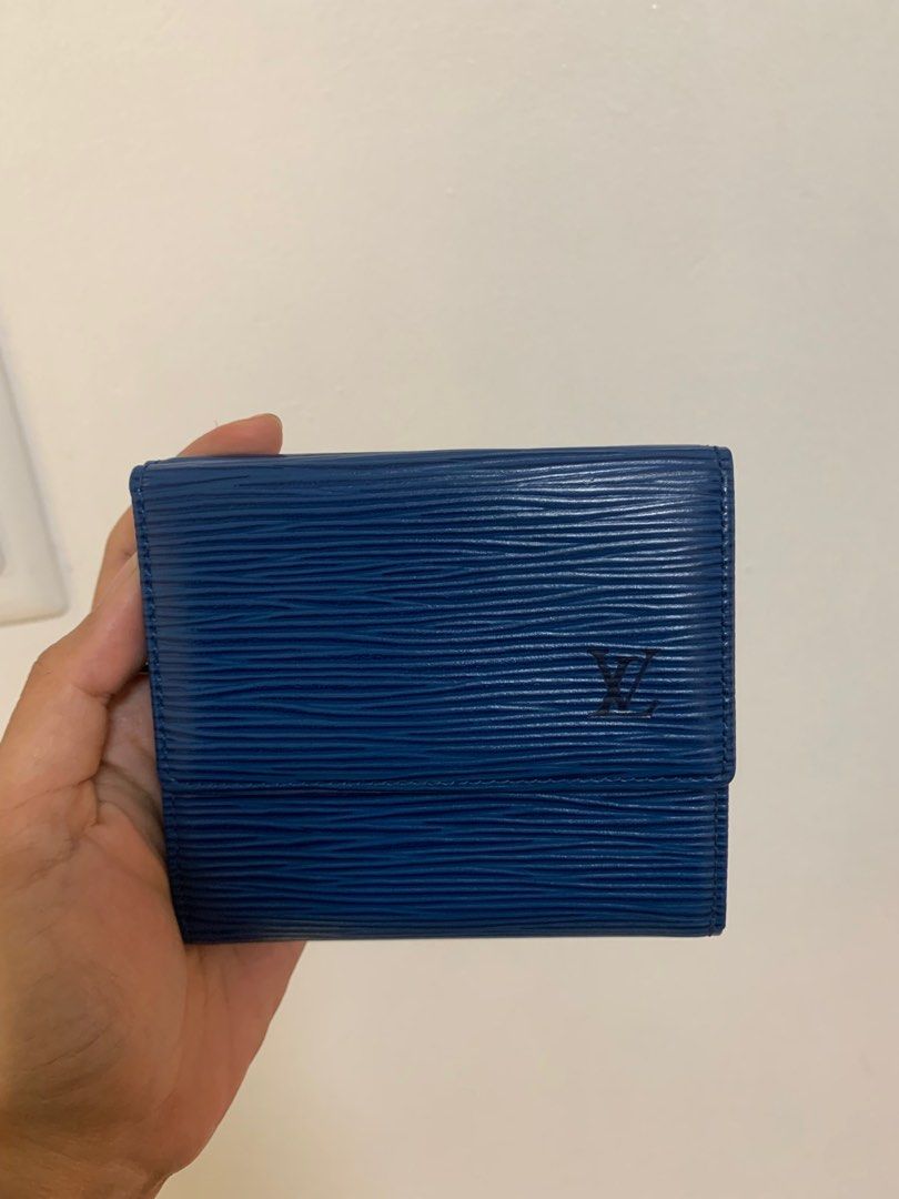 LV SHORT WALLET (Category: Luxury Bags & Wallets) located in Muntinlupa City. Submitted by preloved.luxe (Listing ID 1232251198, Image 1). Description: Personal used. Decluttering. Guaranteed authentic. Pwede po meet up.