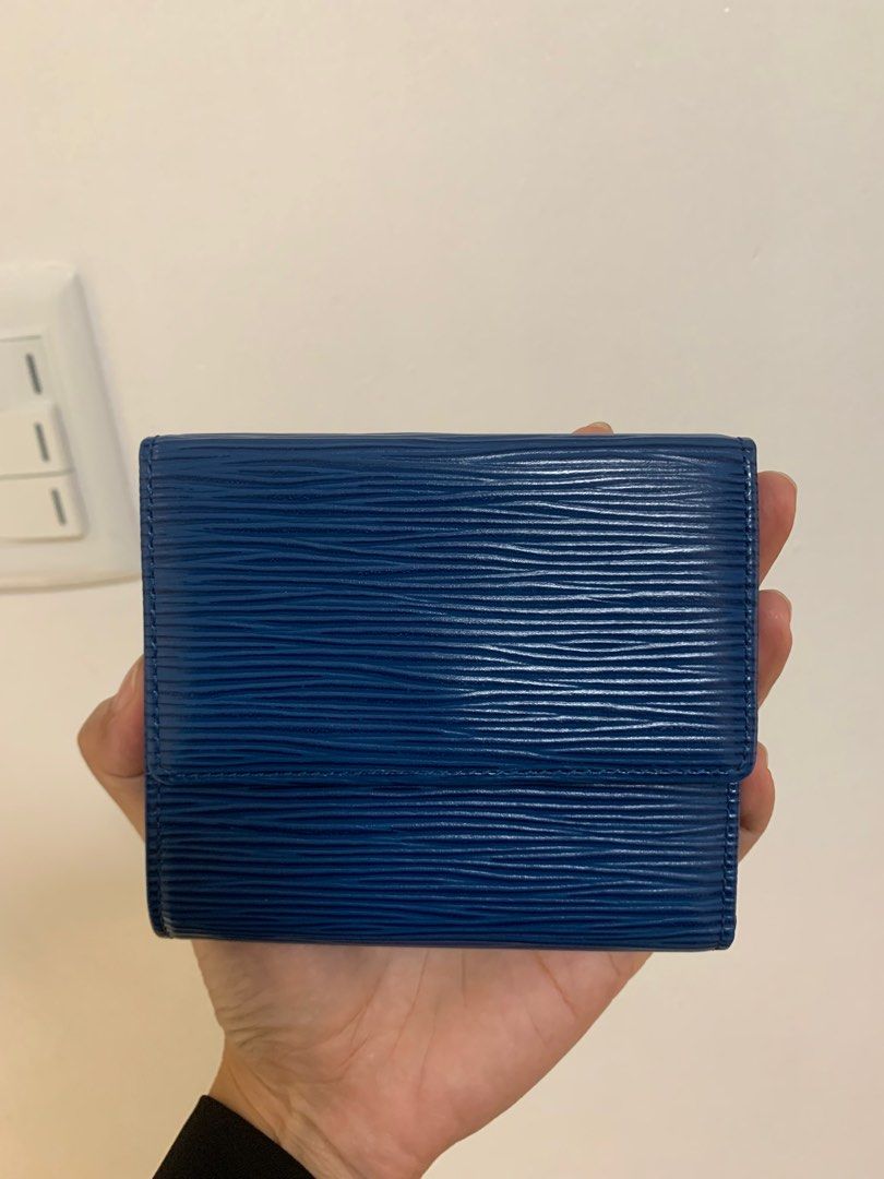 LV SHORT WALLET (Category: Luxury Bags & Wallets) located in Muntinlupa City. Submitted by preloved.luxe (Listing ID 1232251198, Image 2). Description: Personal used. Decluttering. Guaranteed authentic. Pwede po meet up.