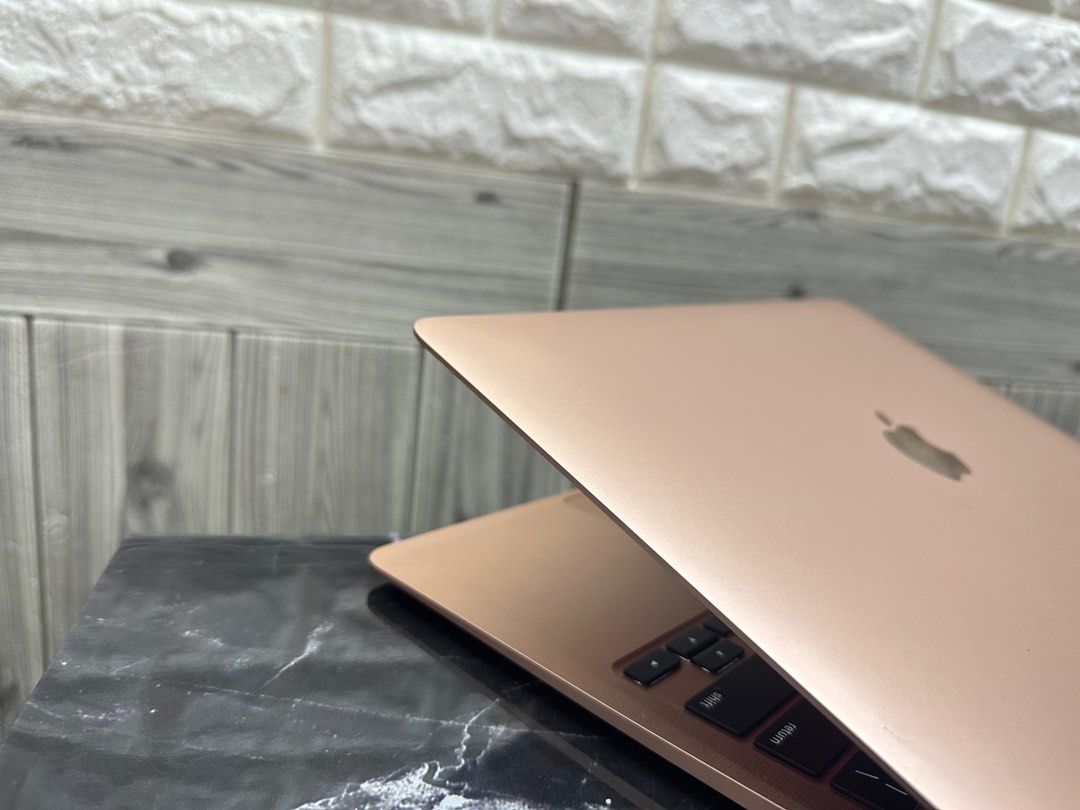 MacBook Air 2020年13寸8+256GBSSD靚機靚電池可以放心購買可以放心使用