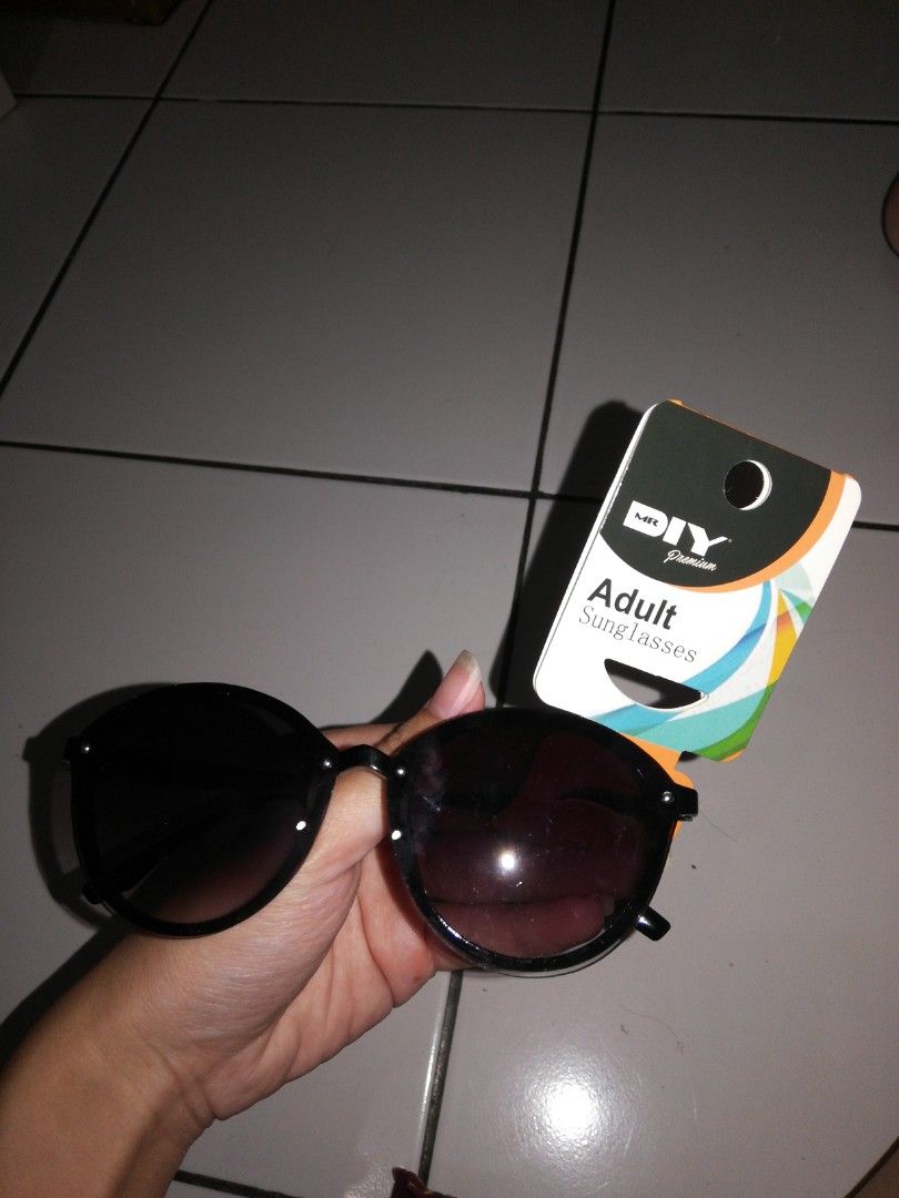 Mr. DIY Sunglasses, Fesyen Pria, Aksesoris, Kacamata di Carousell