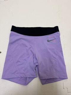 Nike淺紫色緊身短褲
