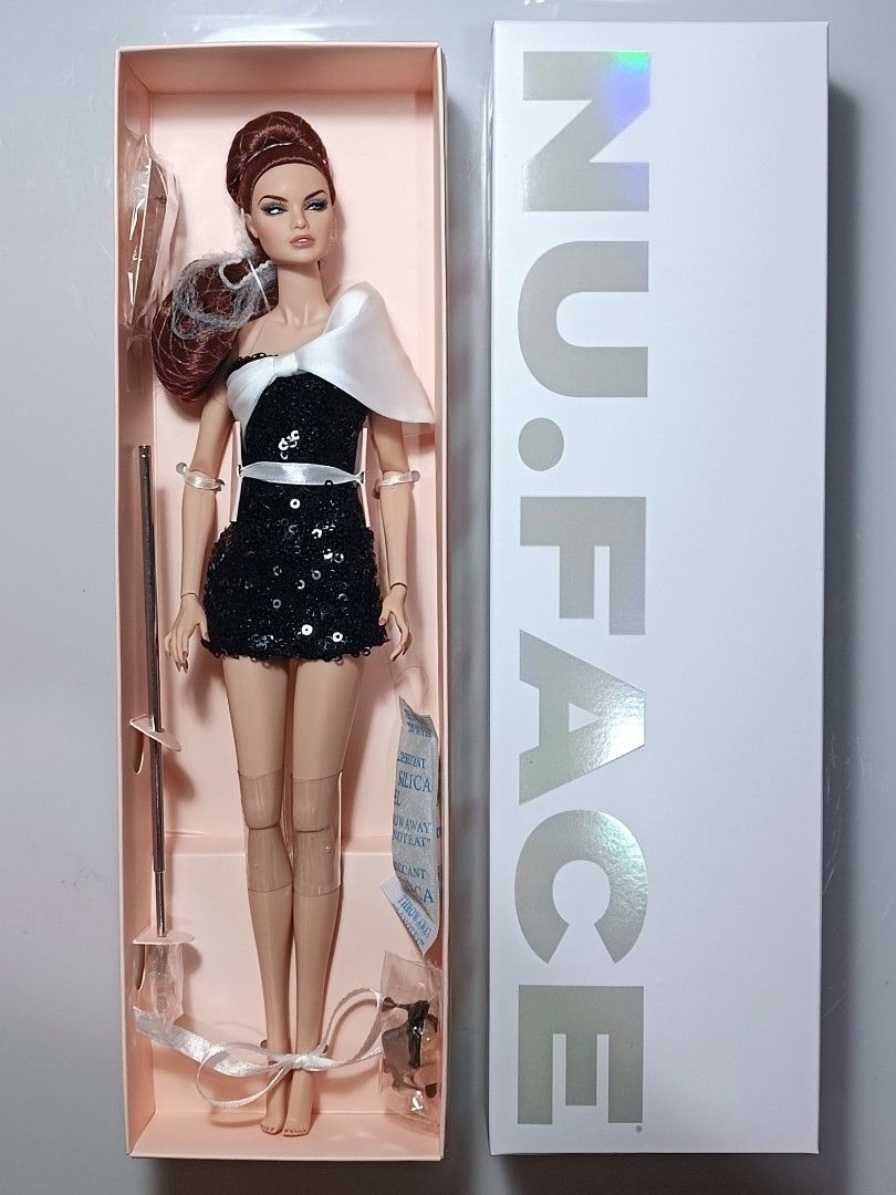 Ready stock. integrity toy.Night Out Erin Salston Basic Doll NU