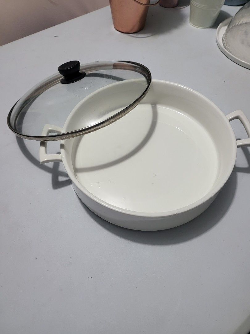 Serving dish (Category: Other Kitchenware & Tableware) located in Makati City. Submitted by thedeclutteringabuela (Listing ID 1232290520, Image 3). Description: fine porcelain , microwave and dishwasing safe. 10 inch setving/ bakeware. Bought for 800.