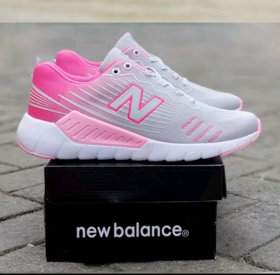 Sneakers New Balance Fesyen Wanita Sepatu di Carousell