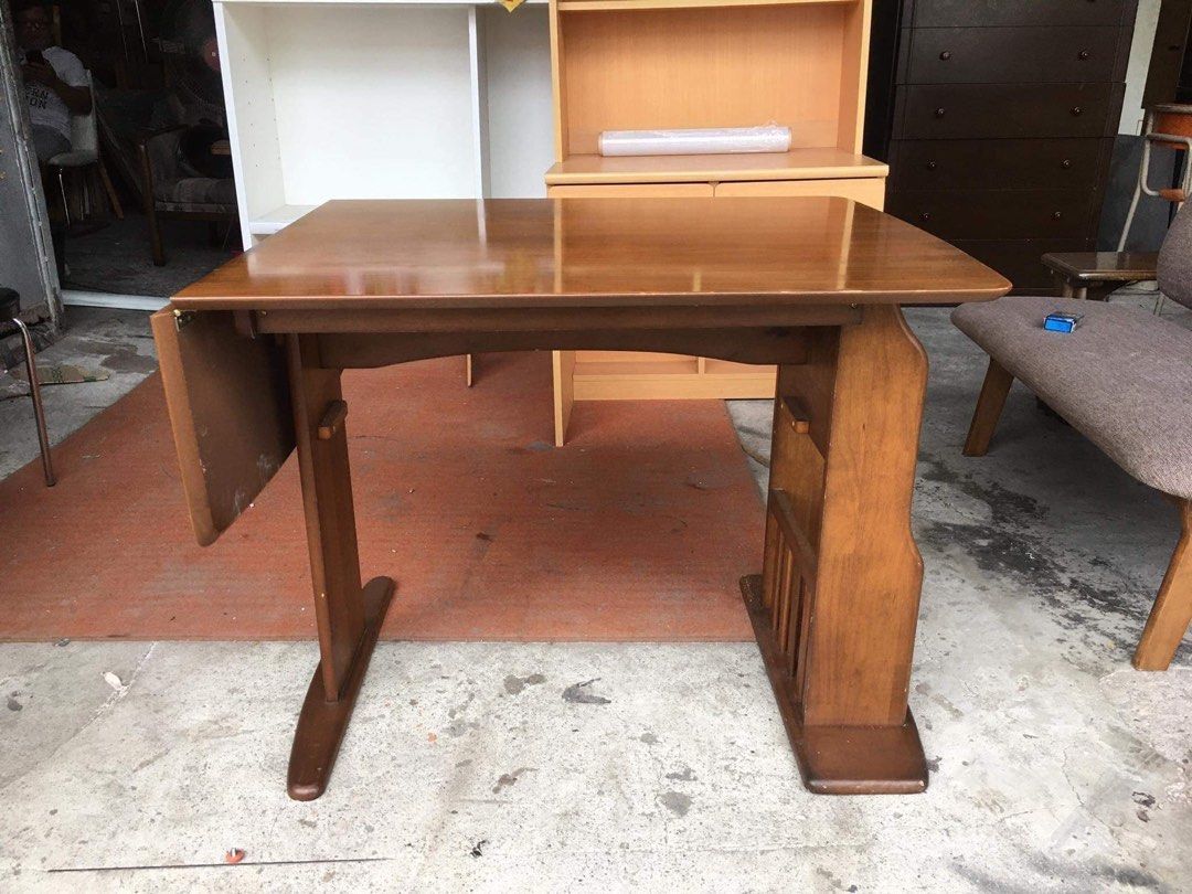 Solidwood Expandable Table Japan surplus (Category: Tables & Sets) located in Manila. Submitted by Hezcki (Listing ID 1232268287, Image 1). Description: .