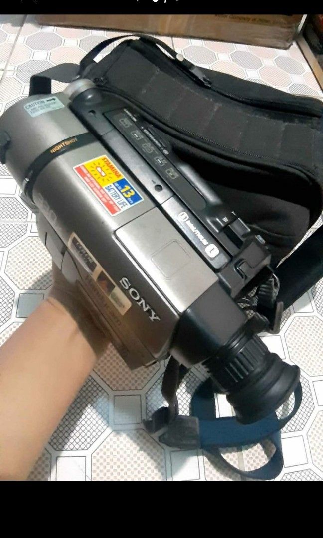 Sony handycam (Category: Video Cameras) located in Valenzuela. Submitted by thet.ignacio (Listing ID 1232314149, Image 2). Description: as is condition, some buttons are not functioning, camera recording is not clear, zoom in and out buttons not working. complete accessories..