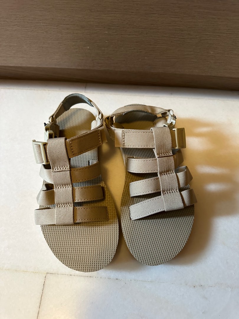 Teva discount tan sandals