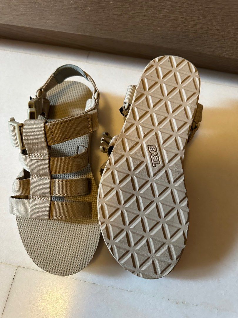 Teva hotsell beige sandals