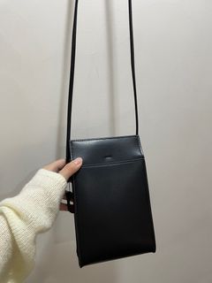 Uniqlo黑色基本款百搭方形手機側背包#23初夏時尚