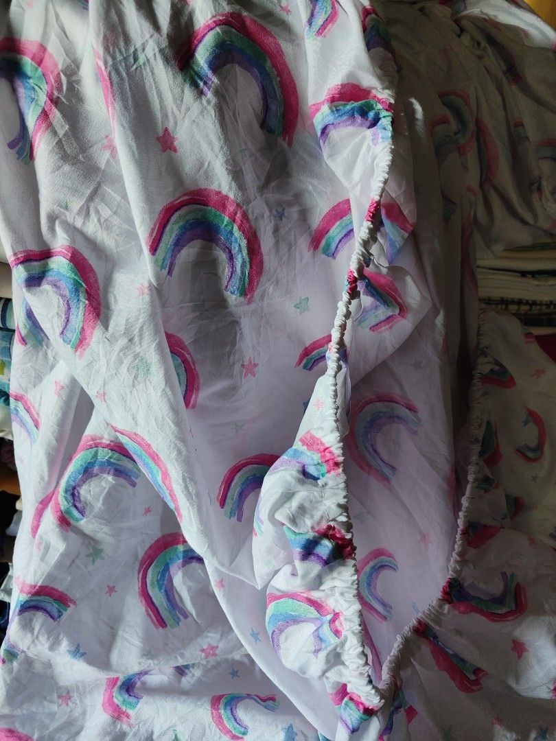 US sourced single bedsheet (Category: Bedding & Towels) located in Manila. Submitted by anyushka (Listing ID 1232206568, Image 2). Description: fully garterized. washed. like new. polyester.