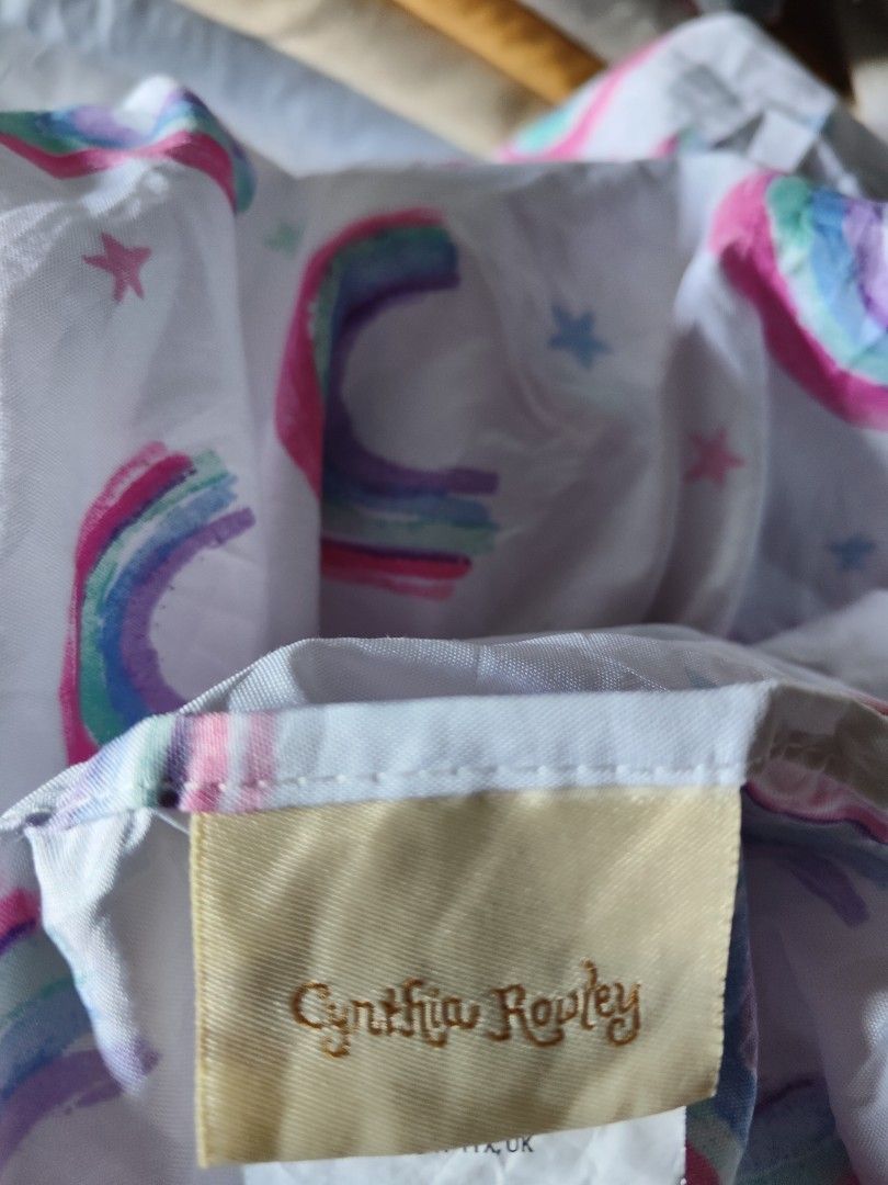 US sourced single bedsheet (Category: Bedding & Towels) located in Manila. Submitted by anyushka (Listing ID 1232206568, Image 1). Description: fully garterized. washed. like new. polyester.