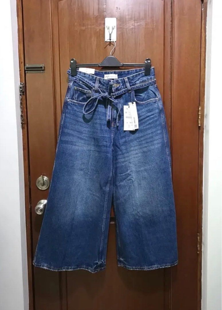 Zara High-Waist Denim Culottes (Category: Jeans) located in Taguig. Submitted by 5erap (Listing ID 1232242125, Image 3). Description: Original Price: 2,995 Zara Current Collection Brand new with tag .