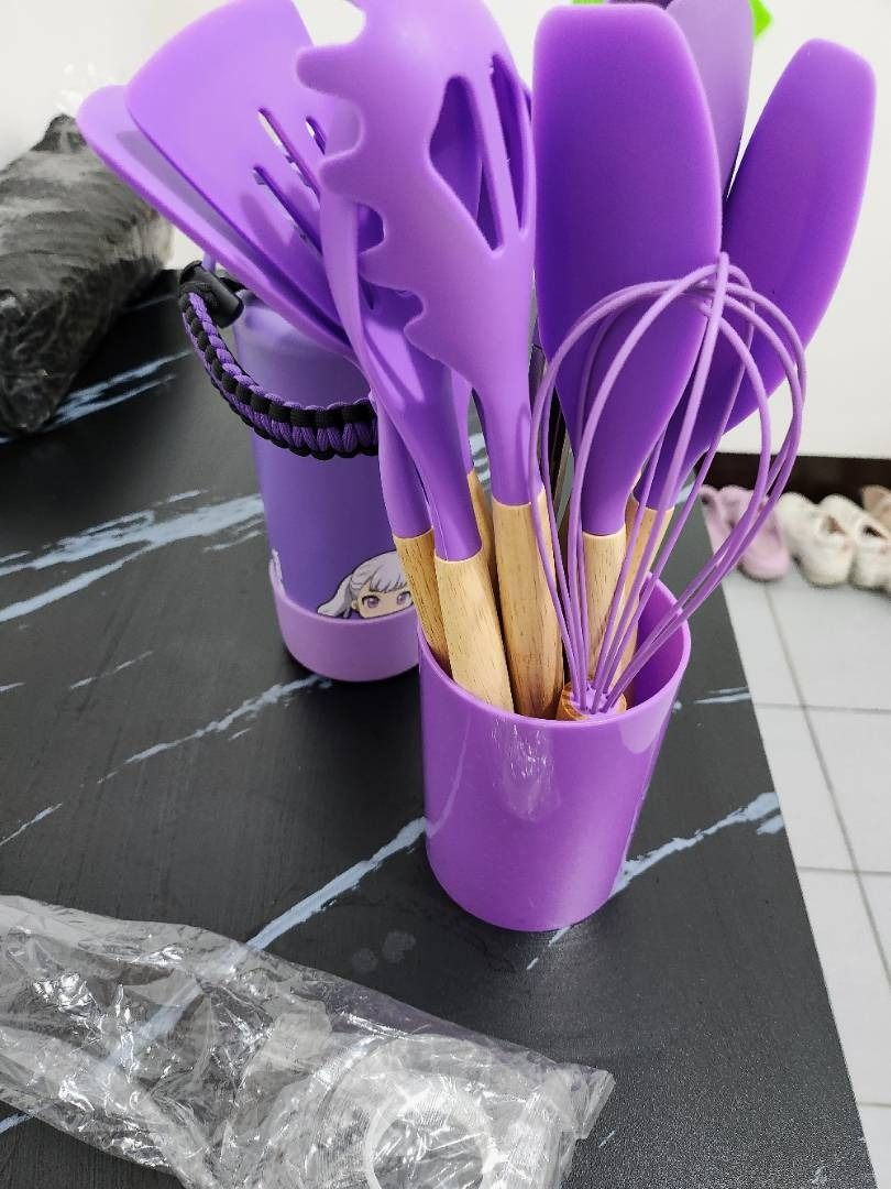 12 PCS Silicone Kitchen Utensils Cooking Tools Set Non-Stick Cookware (Category: Cookware & Accessories) located in Pasig City. Submitted by doornextboy (Listing ID 1230958717, Image 2). Description: DESCRIPTION : Premium 12 piece kitchen utensils set with durable silicone heads & bamboo wood-style handles. Durable - Safe for use on all cooking surfaces, no scratch, including non-stick cookware. Ergonomic Design - The smooth wooden handle provide