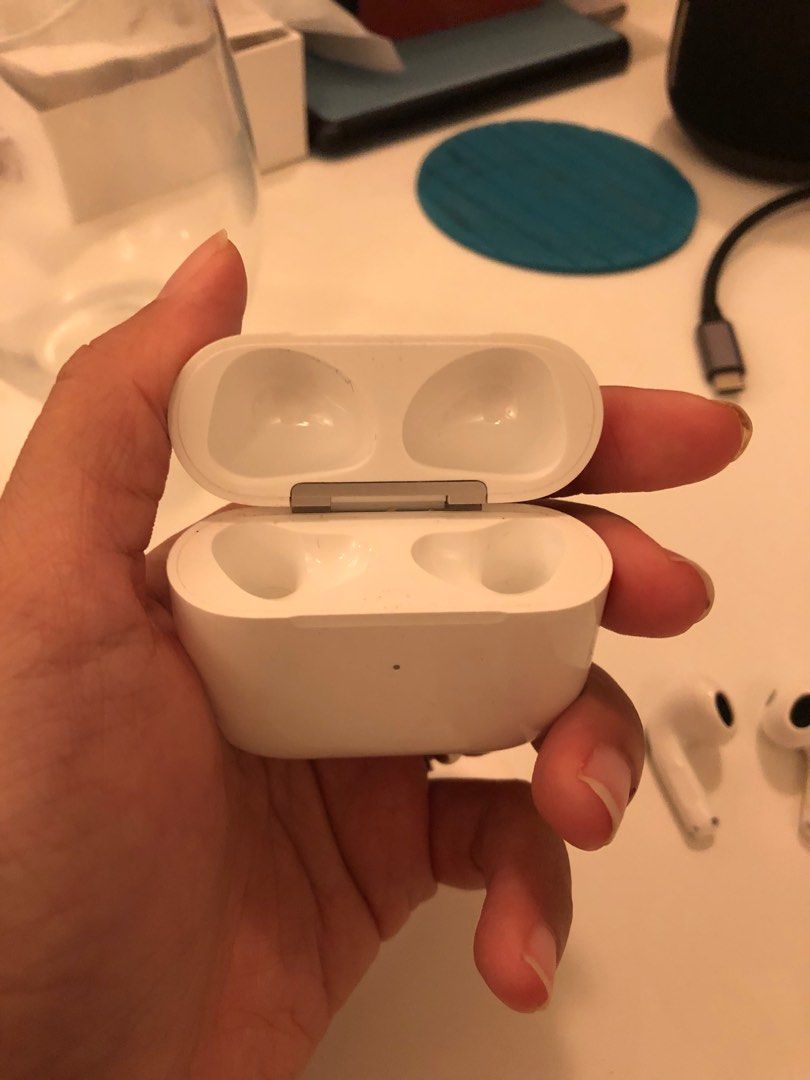 Third Generation Airpods (Category: Earphones) located in Las Pinas. Submitted by sammysh1988 (Listing ID 1232415915, Image 2). Description: Selling second generation AirPods. Bought in December 2022. Well taken cared of. RFS: Bought AirPods Pro.