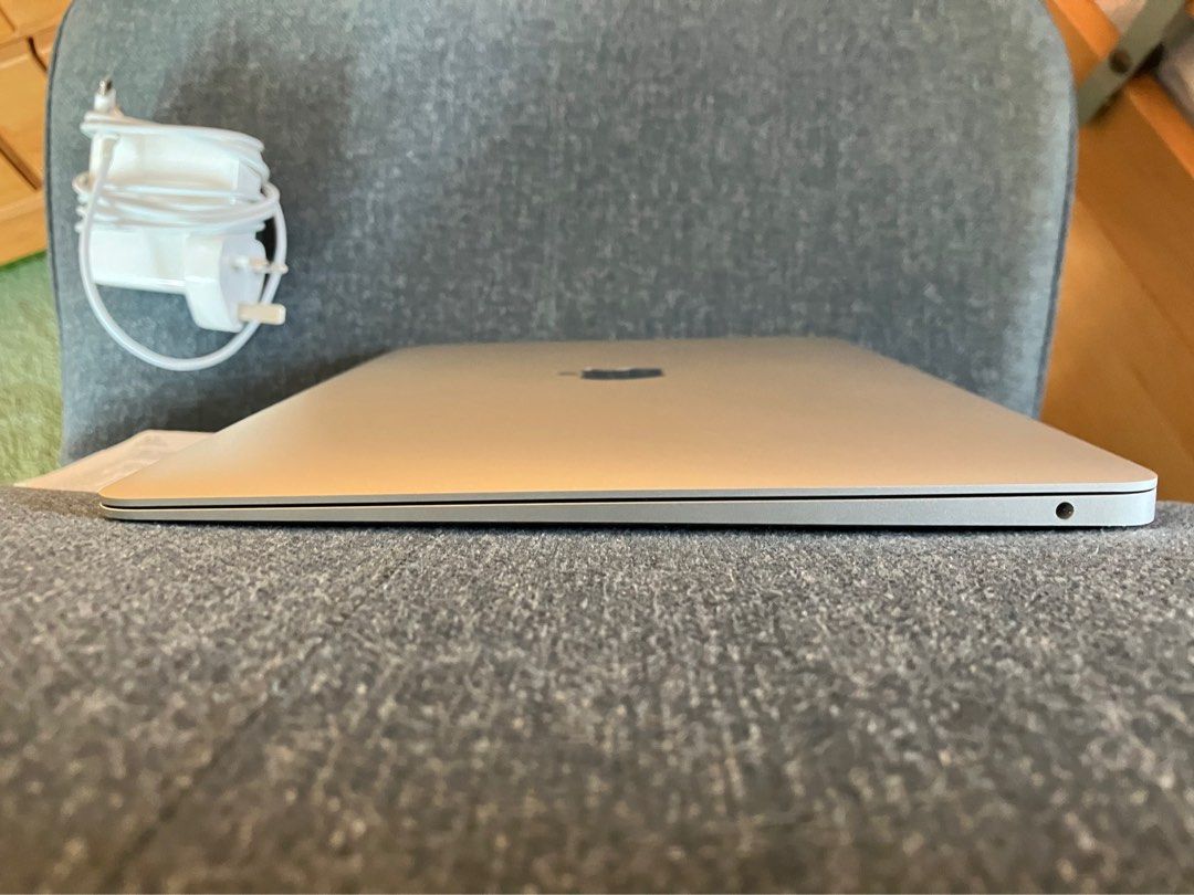 外装美品】 MacBookAir2020 M1 シルバー13インチ A2337-