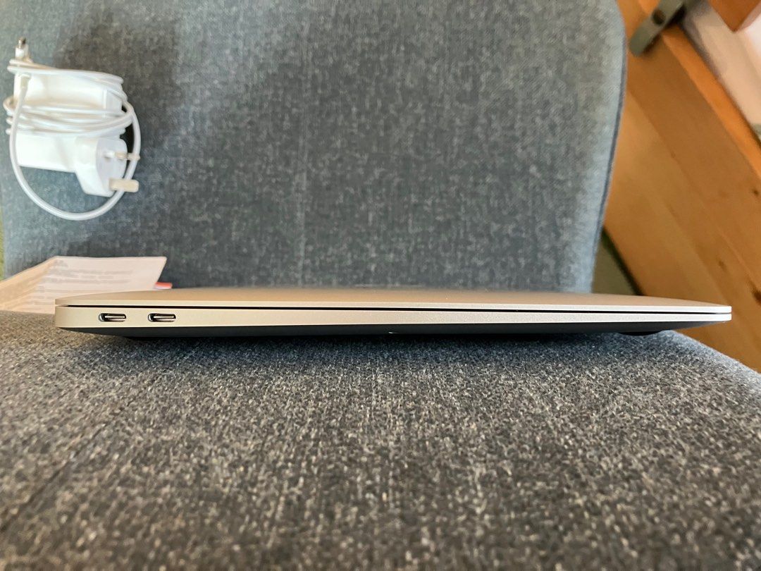 外装美品】 MacBookAir2020 M1 シルバー13インチ A2337-