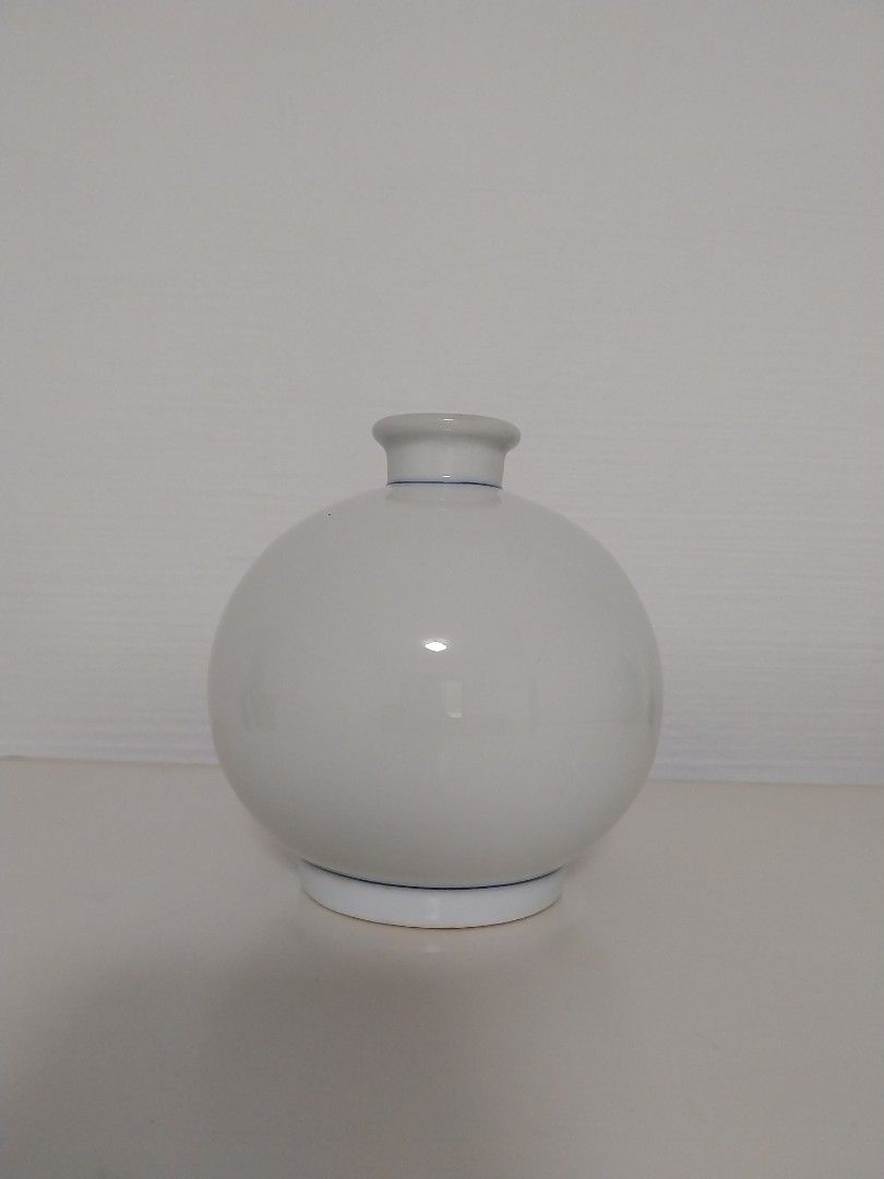 Cardinal Fine Porcelain Vase Philippines, Furniture & Home Living, Home Decor, Vases