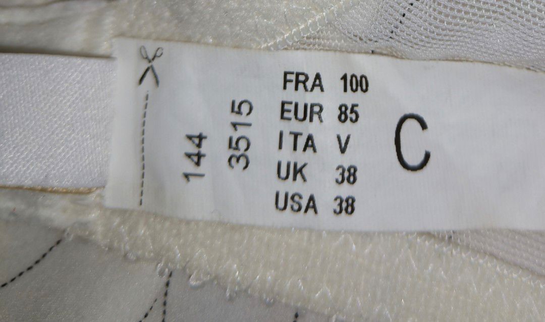 Chantelle (Size US 38C) Feminine Demi Bra White, Women's Fashion