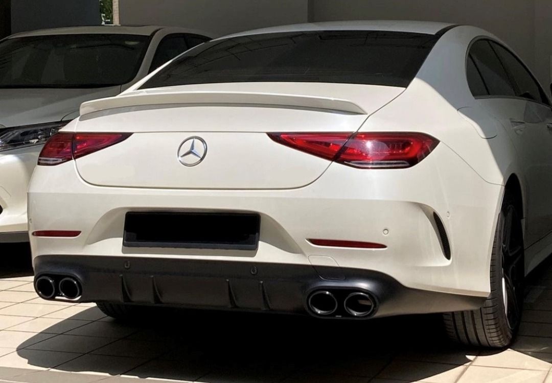 CLS53 Rear Diffuser with black chrome round tips, Car Accessories ...
