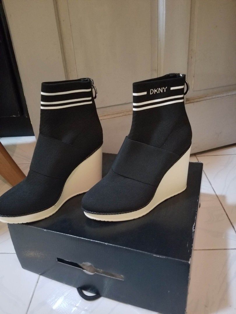 dkny women's warbi wedge sneakers