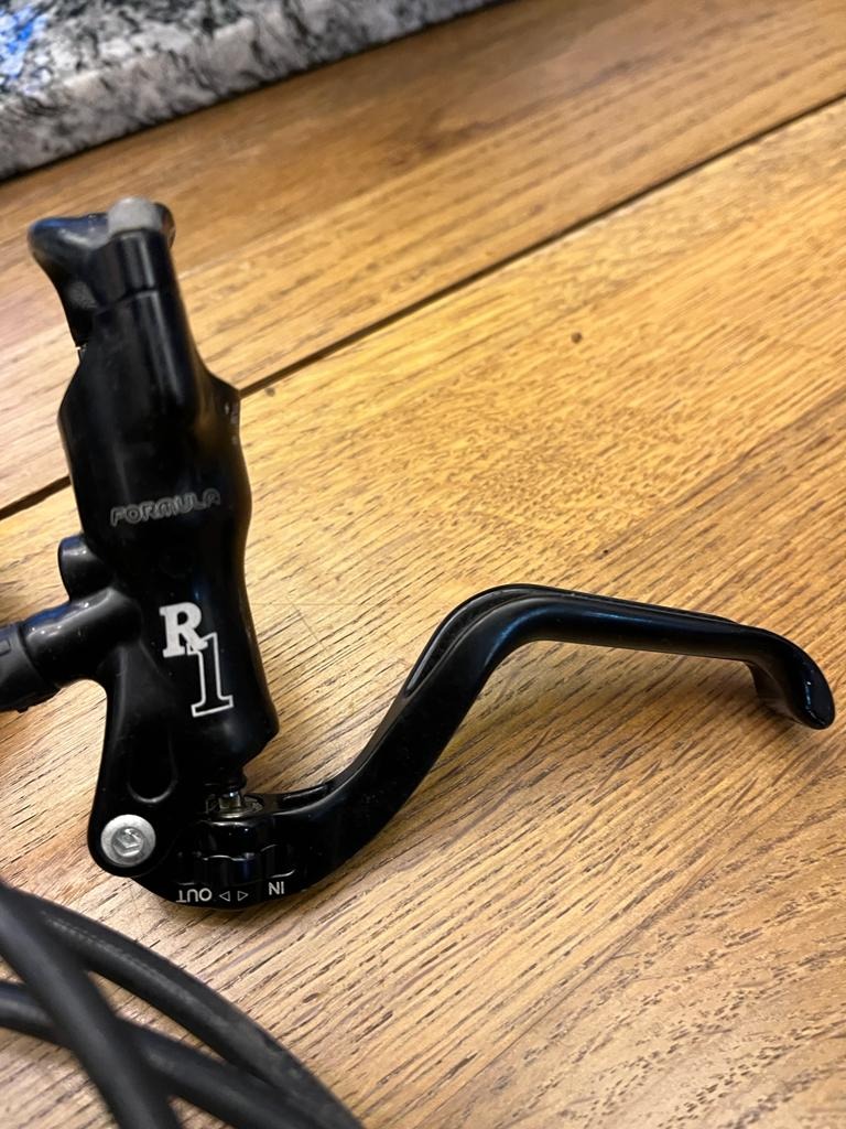 formula r1 disc brakes