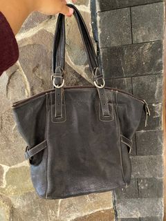 Furla Ariana Tote Bag (Moonstone color), Barang Mewah, Tas & Dompet di  Carousell