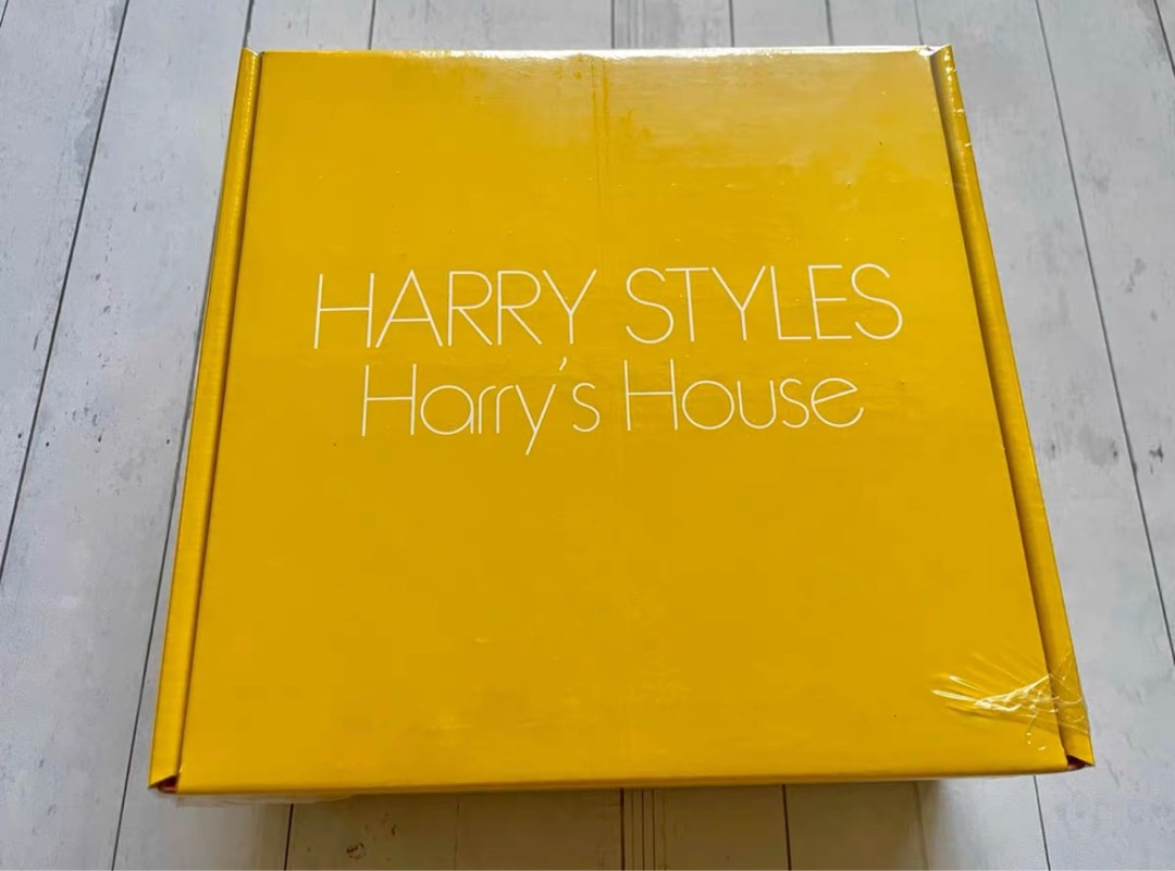 HARRY STYLES HARRY’S HOUSE BOX SET (SIZE S), Hobbies & Toys