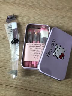 Hello Kitty Brush Set