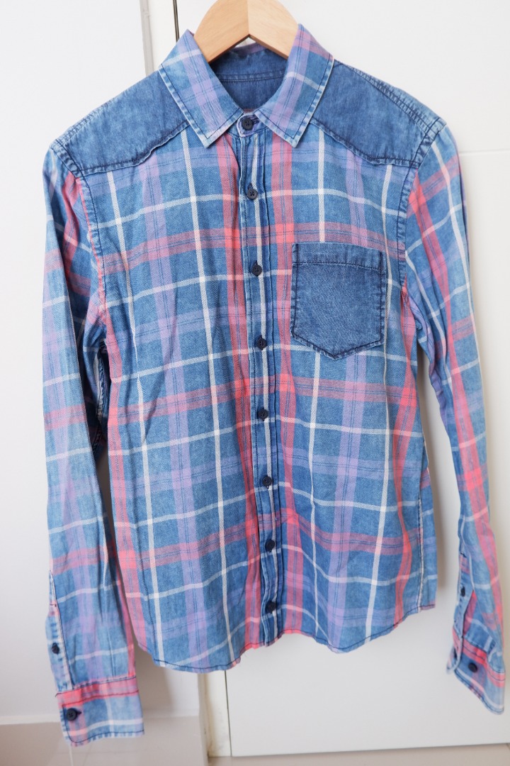 (Preloved) Hem Berkerah Lengan Panjang Biru Denim Merah Kotak Pull