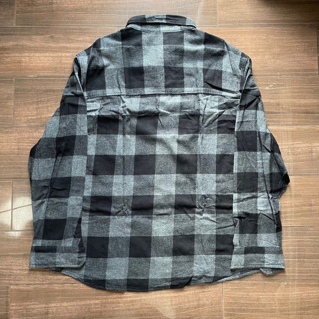H&M Black Flannel (Category: Tshirts & Polo Shirts ) located in Makati City. Submitted by coldbrewpapi (Listing ID 1232397756, Image 2). Description: Price: 850 Size: XL Fits: Large to 2XL Dimes: 25W x 29L Condition: 9/10.