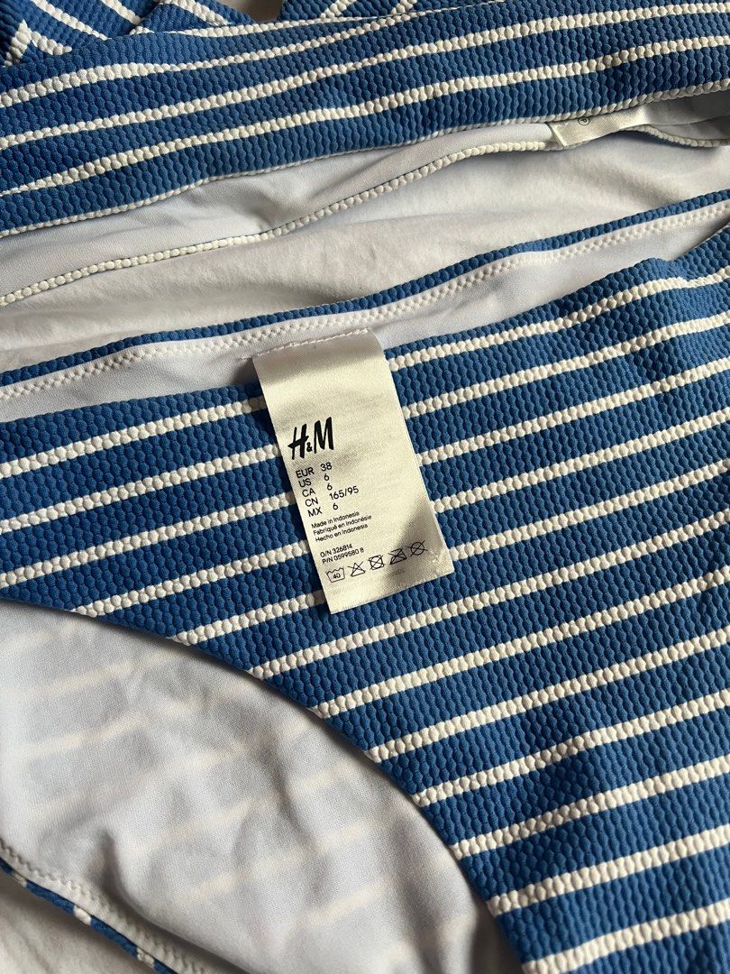 H&M Blue Striped Bikini (Category: Bikinis & Swimsuits) located in Manila. Submitted by prinsloo_ (Listing ID 1232397612, Image 2). Description: LIKE NEW used ONCE slightly nego padded.
