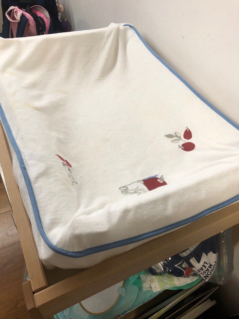 IKEA SNIGLAR Changing table and SKOTSAM Change Pad, 兒童＆孕婦用品, 兒童傢具, 兒童傢具