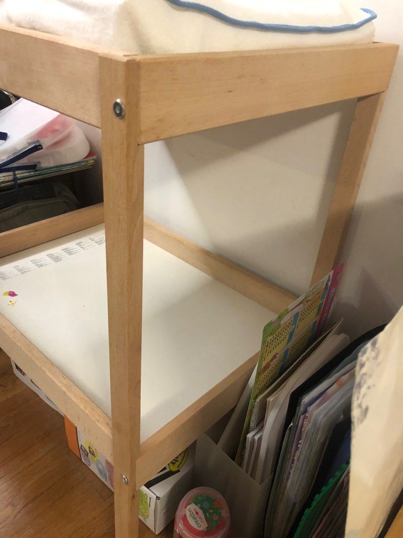 IKEA SNIGLAR Changing table and SKOTSAM Change Pad, 兒童＆孕婦用品, 兒童傢具, 兒童傢具