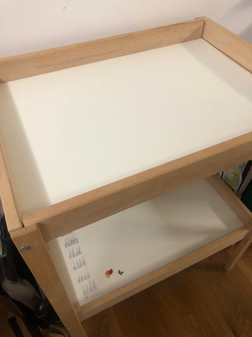 IKEA SNIGLAR Changing table and SKOTSAM Change Pad, 兒童＆孕婦用品, 兒童傢具, 兒童傢具