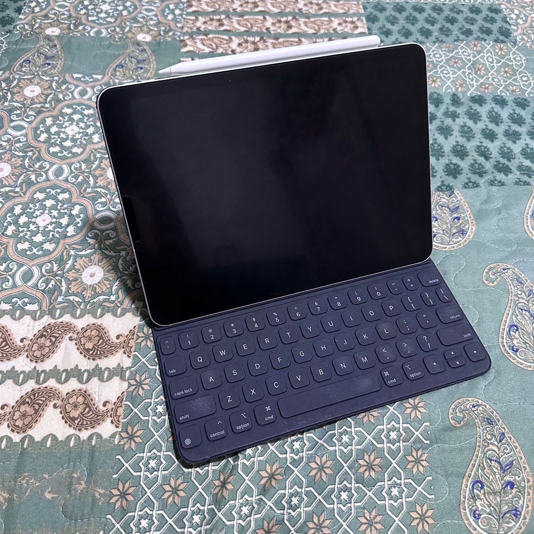 iPad Air 4 64GB + 2nd Gen Apple Pencil + Smart Keyboard, Mobile 