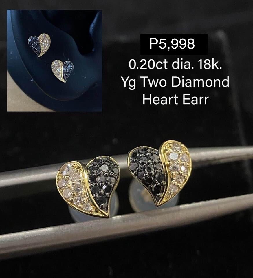 K18 YG White and Black Diamond Heart Earrings, Women's Fashion