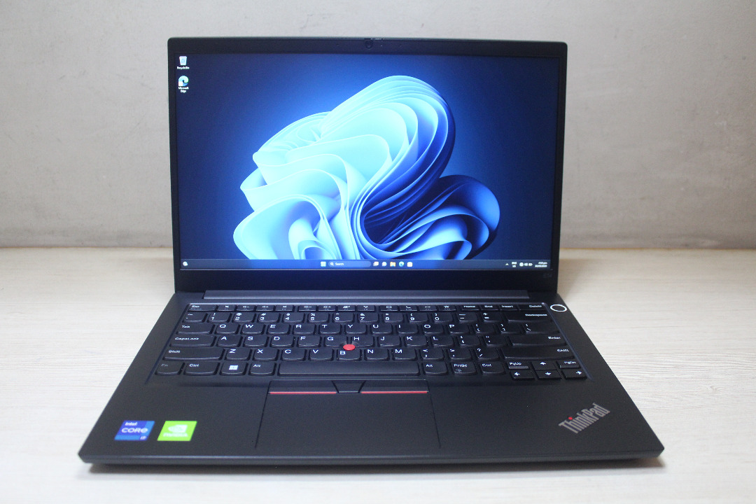 Lenovo Thinkpad E14 i71165G7 16gb ssd 512gb nvidia MX450 mid gaming