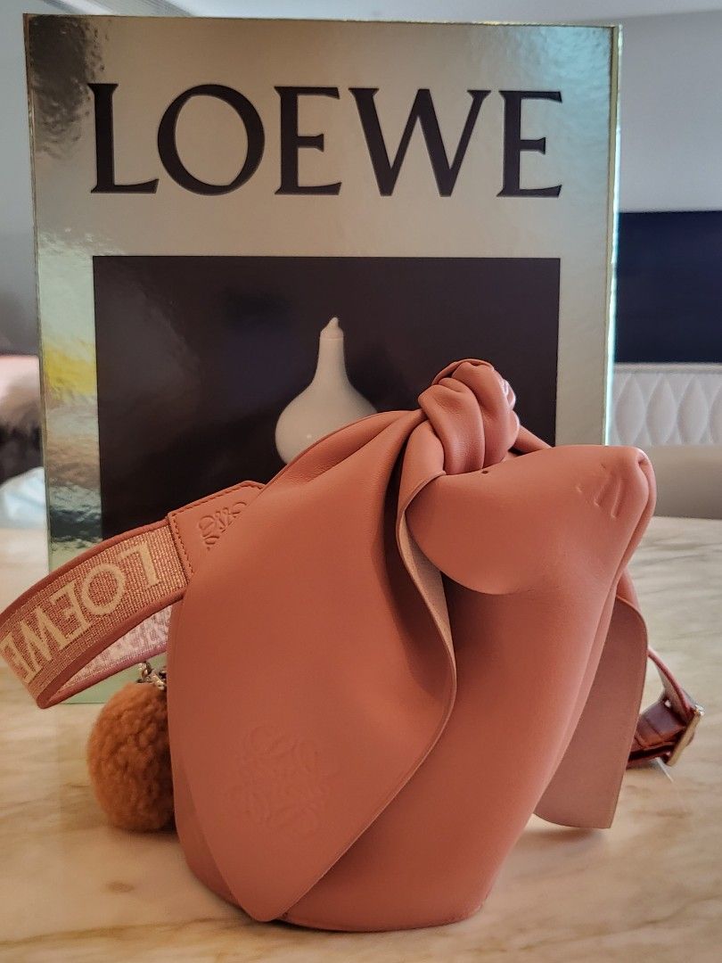 Loewe bunny bag, 女裝, 手袋及銀包, 多用途袋 - Carousell