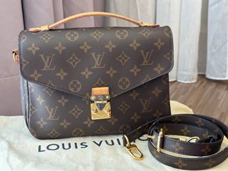 100% Authentic BNWT Louis Vuitton Pochette Metis Braided Handle in Cream  White, Luxury, Bags & Wallets on Carousell