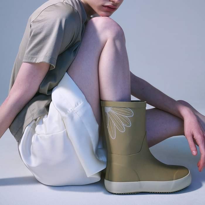 韓國Mardi Mercredi PLUIE RAIN BOOTS 大花花款, 女裝, 鞋, 靴