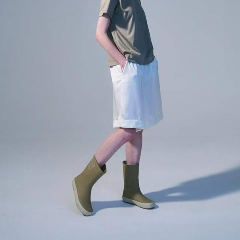 韓國Mardi Mercredi PLUIE RAIN BOOTS 大花花款, 女裝, 鞋, 靴- Carousell