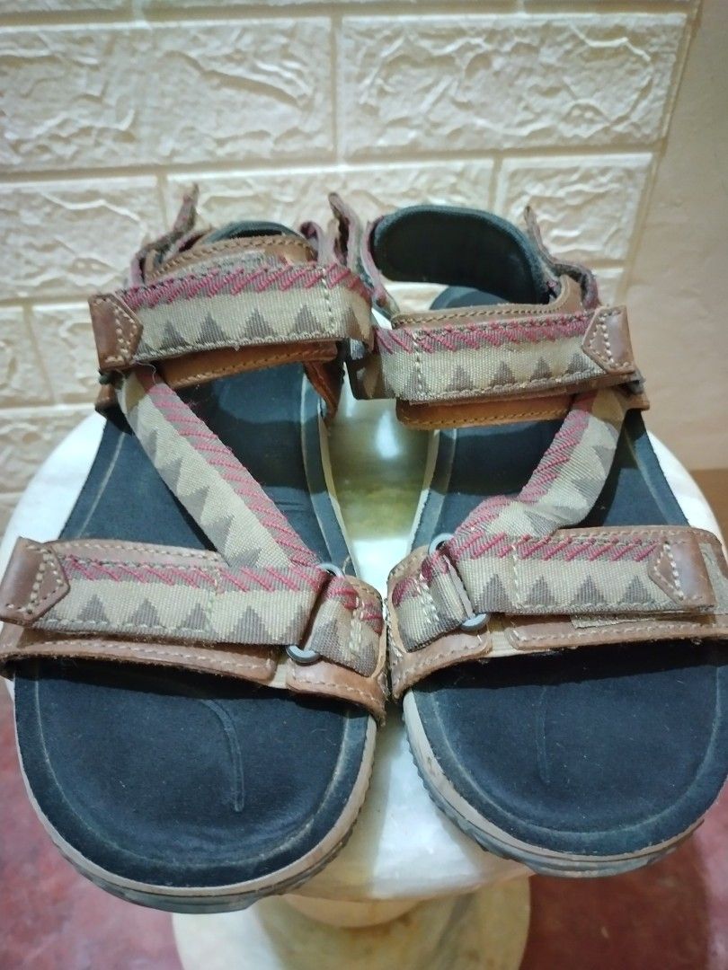 merrell hiking sandals